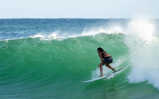 Wetsuit Guide for Essaouira 2026: Which Thickness for Surfing & Kitesurfing?