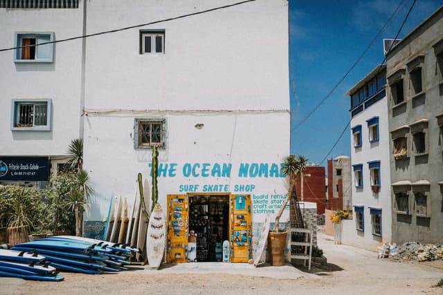 Surf vs Kitesurf in Morocco: Which Should You Choose?