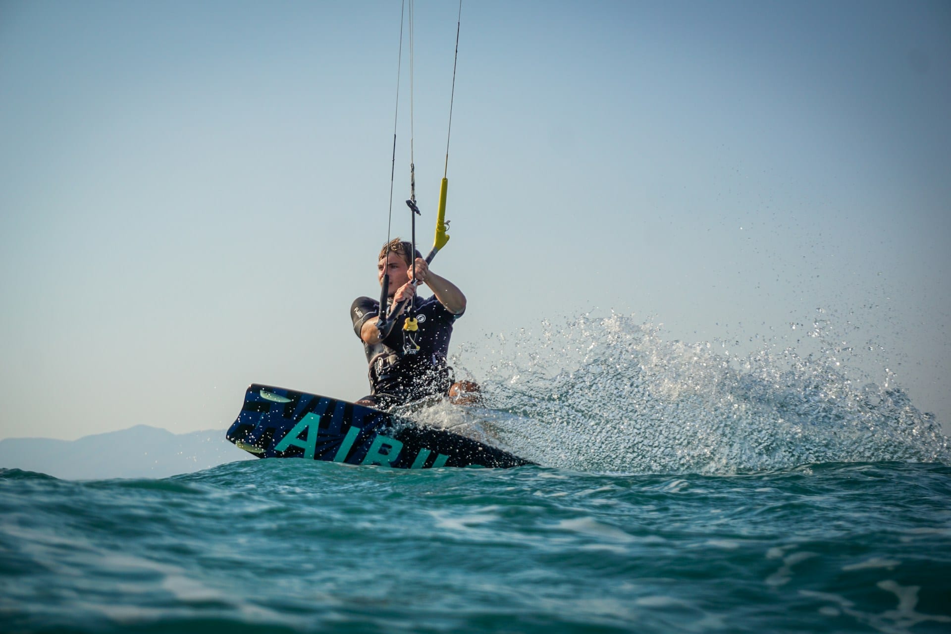 Unhooked Riding: Advanced Kitesurf Tricks and Freestyle Progression